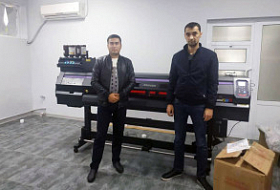 Запуск УФ-принтера Mimaki UCJV150 в полиграфической компании Узбекистана