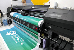 Трёхметровый монстр Mimaki SWJ-320EA поглощает заказ за заказом :)