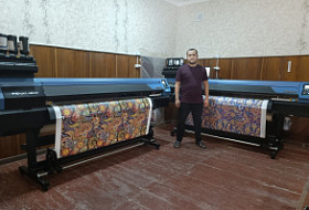 Инсталляция второго принтера Mimaki TS100 на производстве платков в Коканде